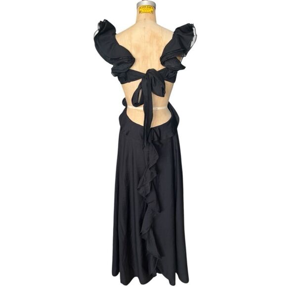 Roselvelvet Elegant Black Dress with Ruffled Shoulders and Open Back Size S,M - Picture 6 of 6